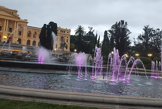 Vista do Museu do Ipiranga e da fonte 